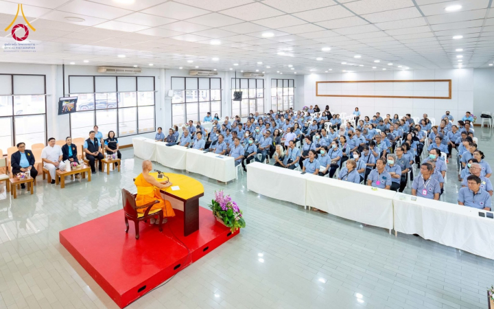 รพ.สต.คลองหนึ่ง จัดประชุมและรับมอบครุภัณฑ์ทางการแพทย์ ณ วัดพระธรรมกาย