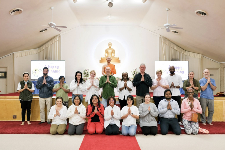 วัดพระธรรมกายเท็กซัส จัดคลาสสมาธิสำหรับชาวท้องถิ่น