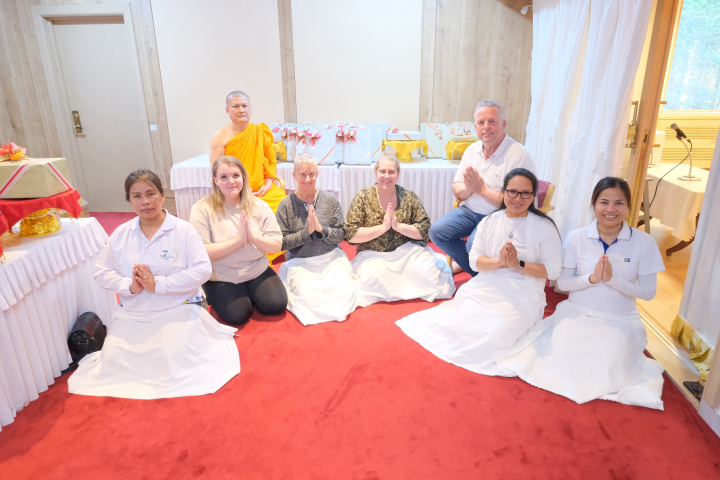 วัดพระธรรมกายบูโรส จัดปฏิบัติธรรมแก่ชาวท้องถิ่น