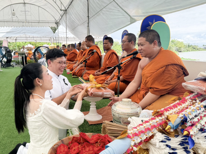 พิธีทอดกฐินสามัคคีทั่วไทย 30,000 วัด ณ วัดอาคมสิทธาภรณ์ จ.ฉะเชิงเทรา