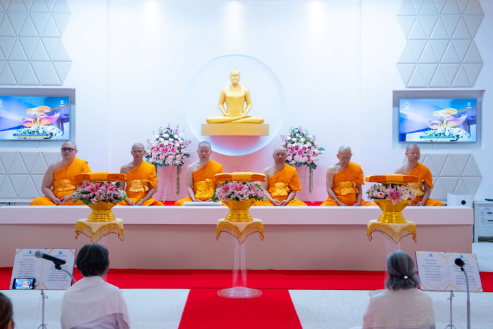 วัดพระธรรมกายสตอกโฮล์ม จัดงานบุญบูชาข้าวพระ