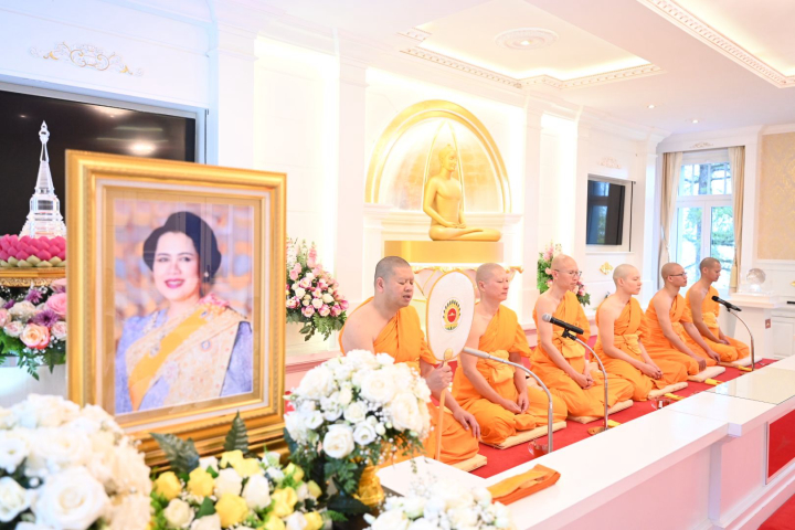 วัดพระธรรมกายสวิตเซอร์แลนด์ จัดพิธีบำเพ็ญกุศลเพื่ออุทิศถวายพระราชกุศลแด่สมเด็จพระพันปีหลวง