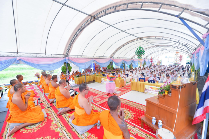 ธุดงคสถานแก้วจอมบึง จัดพิธีทอดกฐินสามัคคี