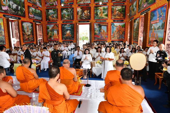 พิธีทอดกฐินสามัคคีทั่วไทย 30,000 วัด ณ วัดจันทรสโมสร กรุงเทพมหานคร