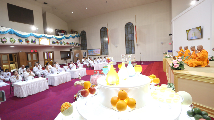 วัดพระธรรมกายออเรกอน จัดงานบุญบูชาข้าวพระ