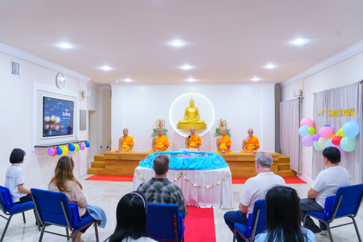 วัดพระธรรมกายปาล์มบีช จัดประเพณีลอยกระทง เทศกาลแห่งแสงสว่าง