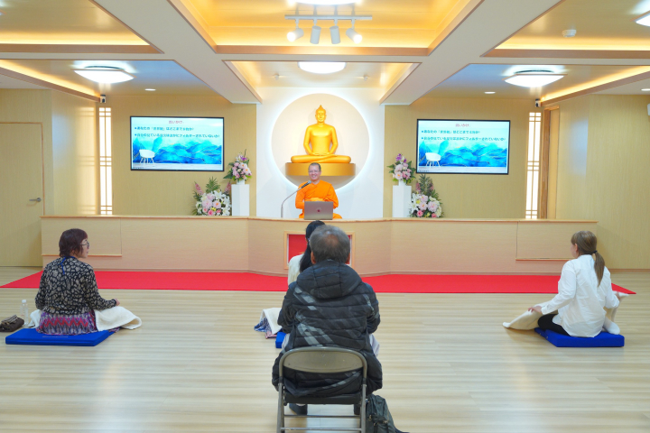 วัดพระธรรมกายโอซาก้า จัดปฏิบัติธรรมชาวญี่ปุ่น