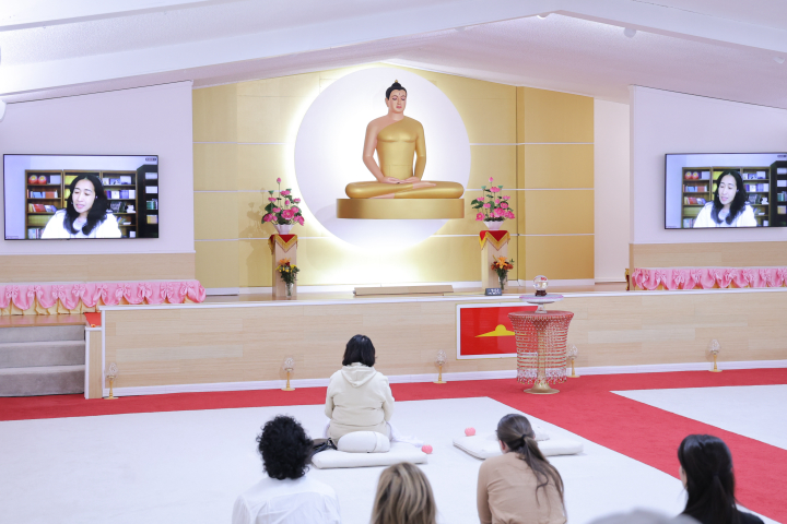 วัดพระธรรมกายจอร์เจีย จัดปฏิบัติธรรมชาวท้องถิ่นในคืนวันเพ็ญ