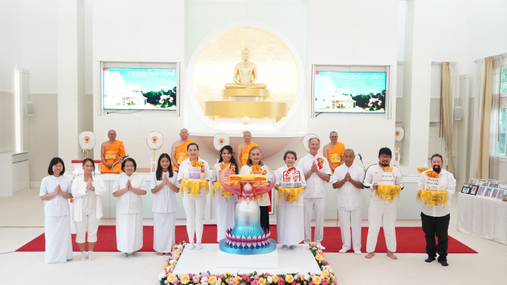 วัดพระธรรมกายฟลอริดา จัดพิธีทอดผ้าป่าบำรุงวัด