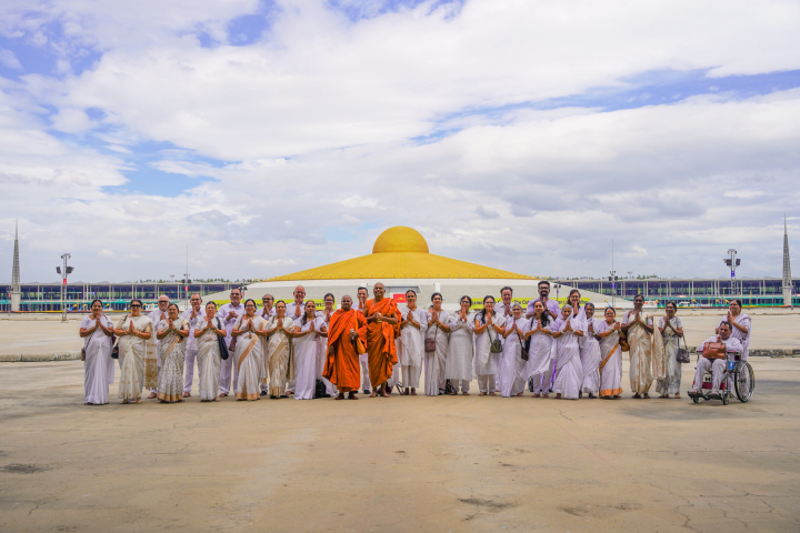 คณะชาวอินเดีย มาเยี่ยมชมวัดพระธรรมกาย