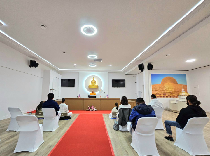 วัดพระธรรมกายแวนคูเวอร์ จัดกิจกรรมฝึกนั่งสมาธิแก่ชาวท้องถิ่น