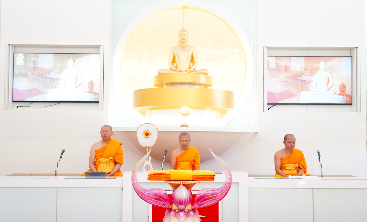 วัดพระธรรมกายฟลอริดา จัดพิธีทอดผ้าป่าบำรุงวัด