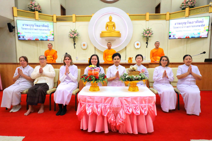 วัดพระธรรมกายแคนซัส จัดพิธีถวายกองบุญเครื่องกันหนาว