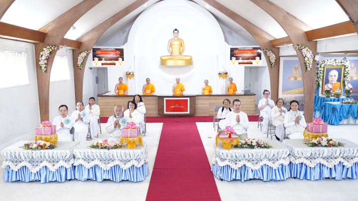 วัดพระธรรมกายซีแอตเติล  จัดพิธีถวายกองบุญปัญญาบารมี