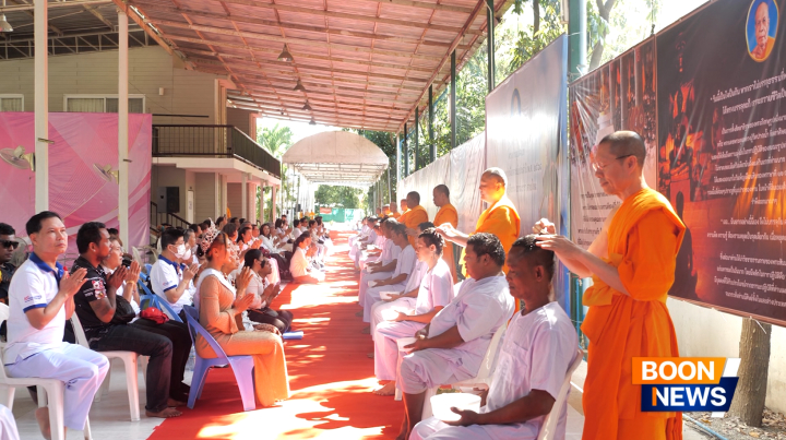 ศูนย์ปฏิบัติธรรม ธรรมธารา สายไหม จัดพิธีตัดปอยผม และมอบบาตรผ้าไตรแด่นาคธรรมทายาท