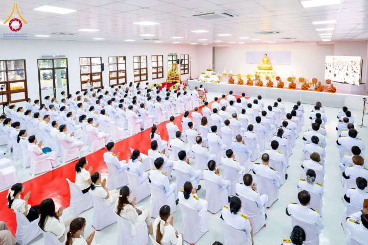 พสกนิกรอำเภอคลองหลวง ร่วมกิจกรรมเนื่องในโอกาสวันคล้ายวันพระบรมราชสมภพ