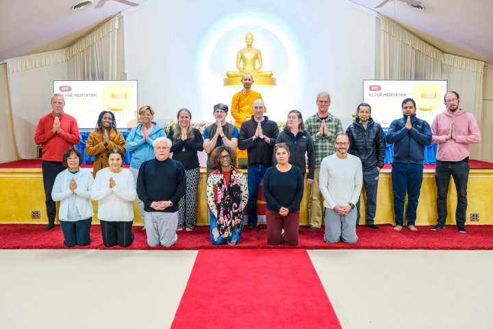 วัดพระธรรมกายเท็กซัส จัดคลาสสมาธิประจำสัปดาห์