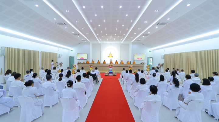 ศูนย์ปฏิบัติธรรมน้ำใสใจสว่าง จัดพิธีทอดผ้าป่าสร้างทุกสิ่ง และจัดกิจกรรมวันพ่อ