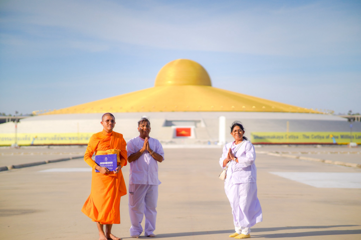 ชาวอินเดีย มาเยี่ยมชมวัดพระธรรมกาย