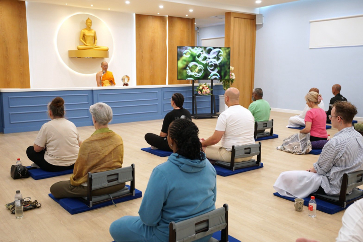 วัดพุทธเคปทาวน์ จัดปฏิบัติธรรมแก่ชาวท้องถิ่น