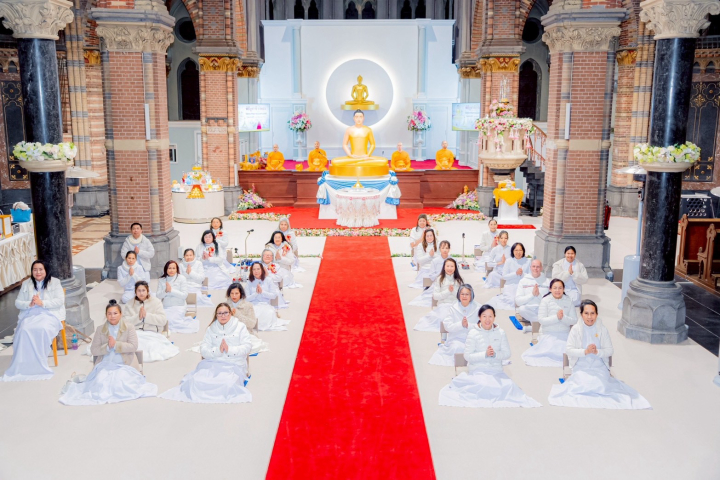 วัดพระธรรมกายเนเธอร์แลนด์ จัดงานบุญบูชาข้าวพระ