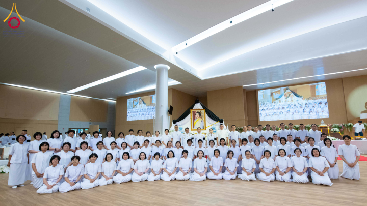 ผู้ว่าราชการจังหวัดปทุมธานี นำพสกนิกรอำเภอคลองหลวงบำเพ็ญกุศล 100 วัน น้อมรำลึกพระมหากรุณาธิคุณพระพันปีหลวง