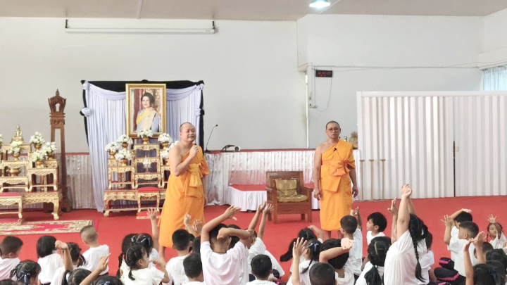 โรงเรียนอนุบาลนราธิวาส ร่วมกับ วัดพรหมนิวาส จัดโครงการส่งเสริมคุณธรรมและจริยธรรม