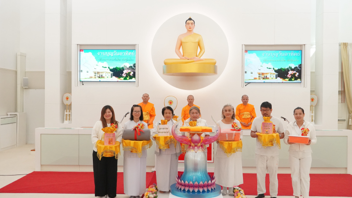 วัดพระธรรมกายฟลอริดา จัดพิธีถวายกองบุญอุปกรณ์กันหนาว