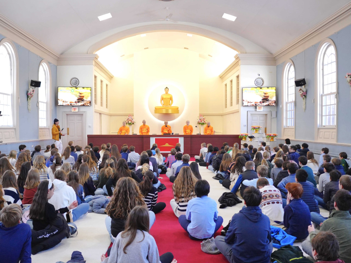 นักเรียน Washburne Middle School มาศึกษาเรียนรู้พระพุทธศาสนา ณ วัดพระธรรมกายชิคาโก 