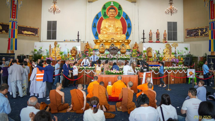 คณะสงฆ์วัดพระธรรมกายเมลเบิร์น ร่วมพิธีเจริญพระพุทธมนต์รับพระบรมสารีริกธาตุจากฝรั่งเศส