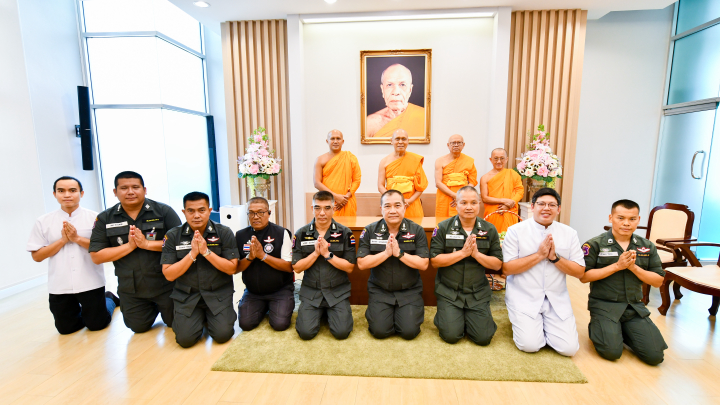 ผบก.ตชด.ภาค 1 เข้ากราบนมัสการหลวงพ่อทัตตชีโว และ พระครูปลัดรัตนวีรวัฒน์ 