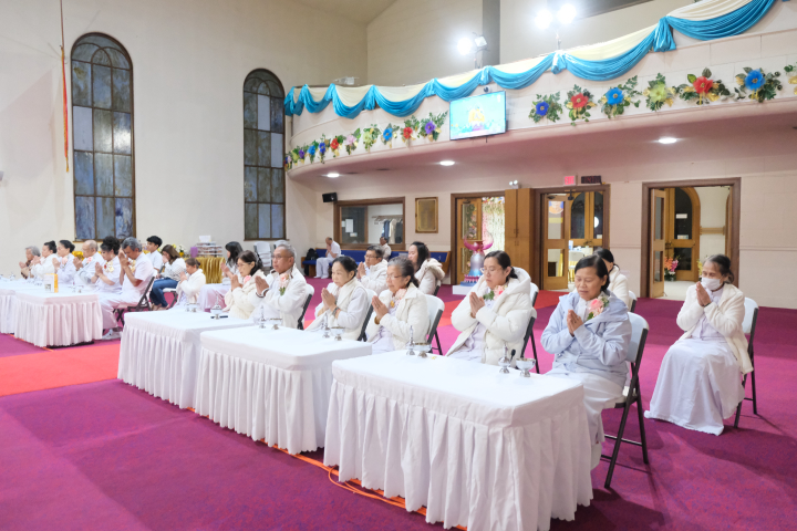 วัดพระธรรมกายออเรกอน จัดงานบุญบูชาข้าวพระ