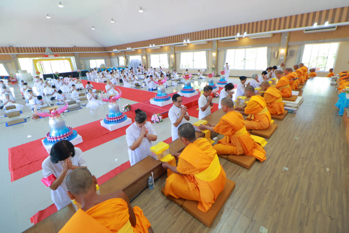 ศูนย์ปฏิบัติธรรมพนมสารคาม (เพชรตะวัน) จังหวัดฉะเชิงเทรา จัดพิธีทอดผ้าป่า ติดตั้งจอ LED