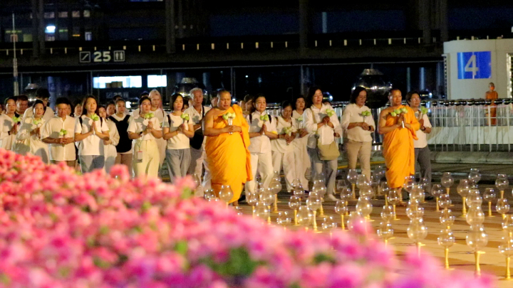 พุทธศาสนิกชนชาวมาเลเซีย ร่วมพิธีเวียนประทักษิณ ณ พระมหาธรรมกายเจดีย์