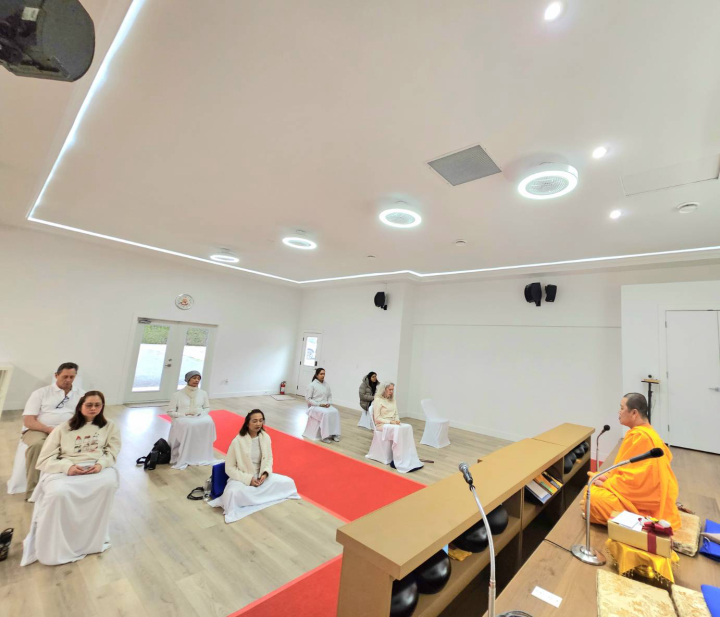 วัดพระธรรมกายแวนคูเวอร์ จัดกิจกรรมฝึกนั่งสมาธิให้กับชาวท้องถิ่น