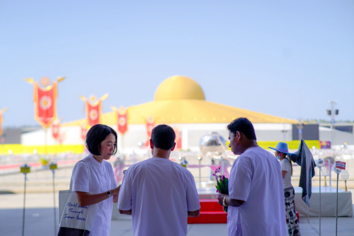 ชาวอินเดีย เดินทางมาเยี่ยมชมวัดพระธรรมกาย