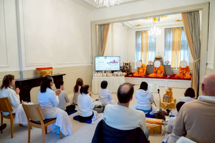 วัดพระธรรมกายเนเธอร์แลนด์ จัดพิธีสวดพระอภิธรรมแด่พระมงคลเทพมุนี (สด จนฺทสโร) พระผู้ปราบมาร