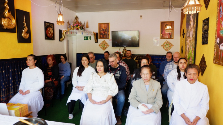 คณะสงฆ์วัดพุทธนอร์ดไรน์-เวสท์ฟาเลน จัดกิจกรรมทำบุญ ณ ร้านอาหาร ThaiGarden
