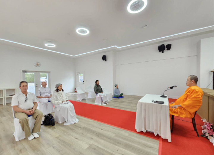 วัดพระธรรมกายแวนคูเวอร์ จัดกิจกรรมฝึกนั่งสมาธิแก่ชาวท้องถิ่น