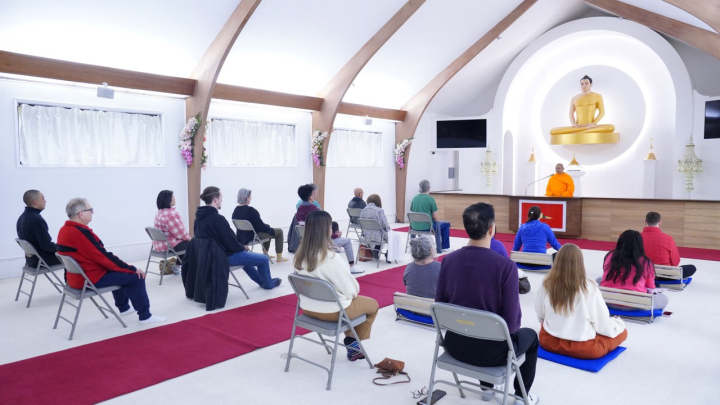 วัดพระธรรมกายแคลิฟอร์เนีย จัดกิจกรรมฝึกสมาธิให้กับชาวท้องถิ่น