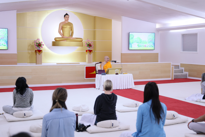 วัดพระธรรมกายจอร์เจีย จัดกิจกรรมนั่งสมาธิสำหรับชาวท้องถิ่น