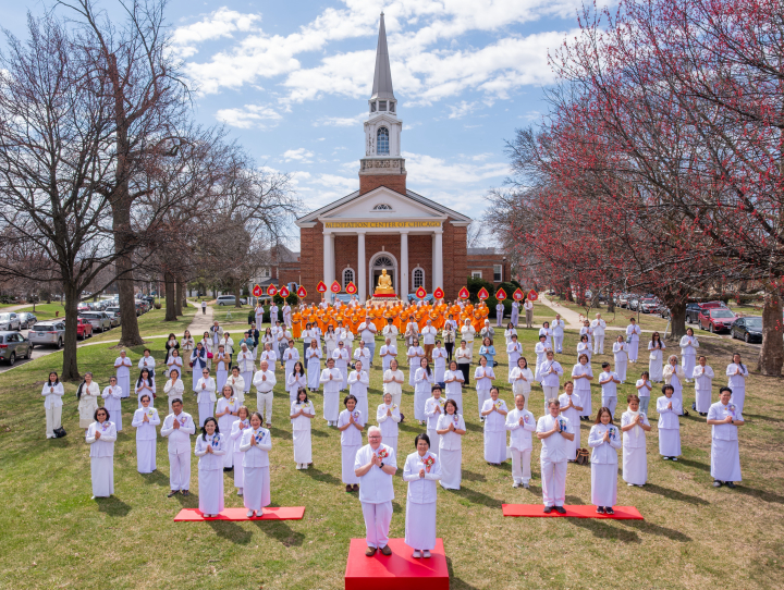 วัดพระธรรมกายชิคาโก จัดพิธีทอดผ้าป่าวัดพระธรรมกาย 20 วัดในสหรัฐอเมริกา