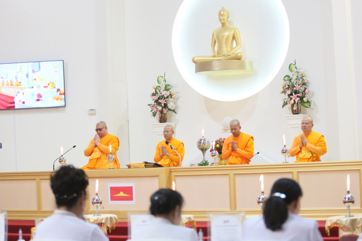 วัดพระธรรมกายออเรกอน จัดงานบุญบูชาข้าวพระ