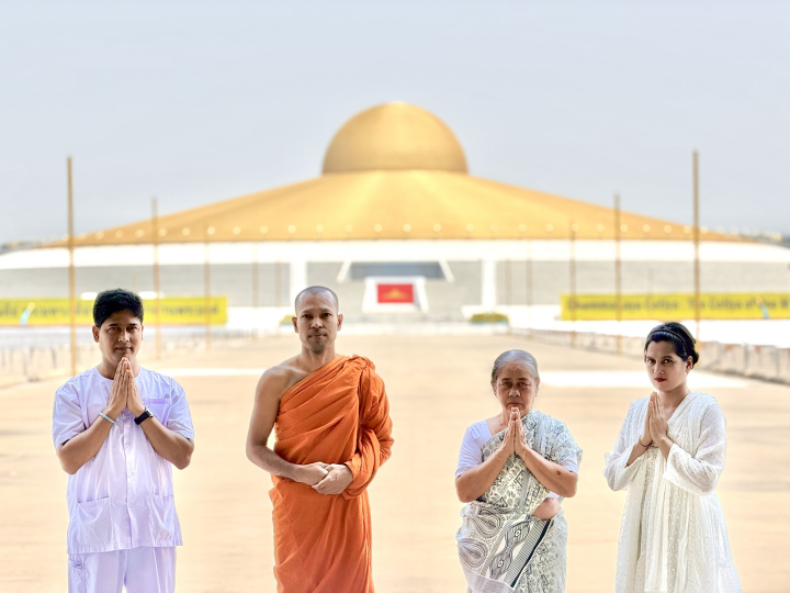 ชาวบังกลาเทศ เดินทางมาเยี่ยมชมวัดพระธรรมกาย