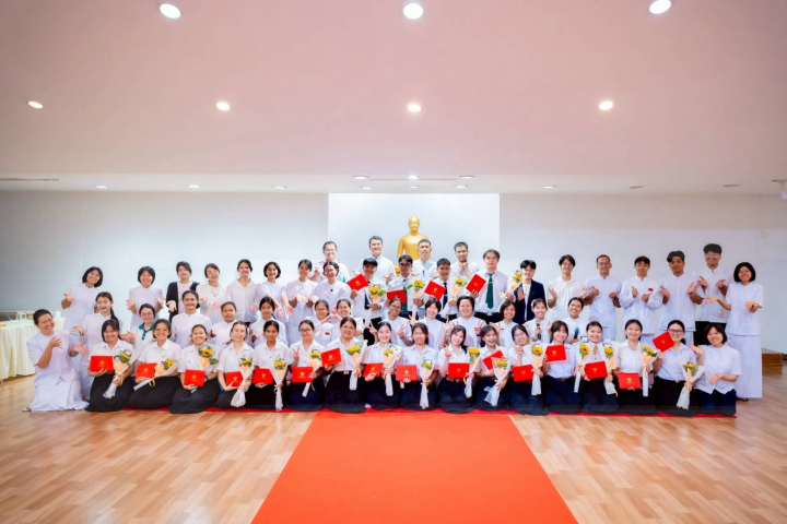 สถาบันพัฒนาเยาวชนโลก จัดพิธีมุทิตาจิตและมอบปริญญาบัตรแด่ยอดนักสร้างบารมีขุนพลชมรมพุทธ