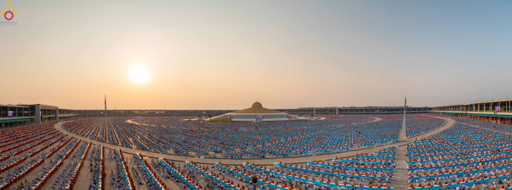 วัดพระธรรมกาย จัดพิธีถวายมหาสังฆทาน 40,000 กว่าวัดทั่วประเทศเนื่องในวันคุ้มครองโลก