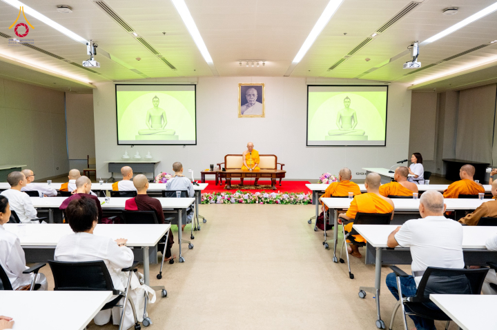 หลวงพ่อทัตตชีโว ถวายการต้อนรับและปฏิสันถารคณะสงฆ์จากประเทศเวียดนาม