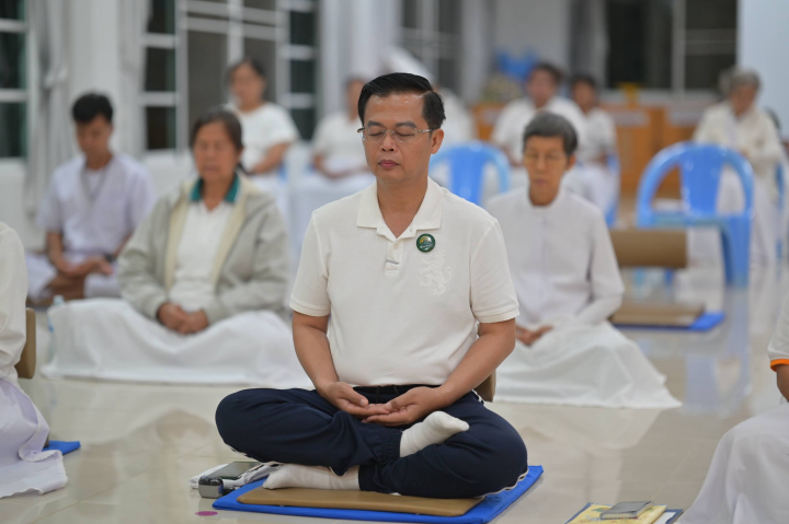 ศูนย์ปฏิบัติธรรมพนมสารคาม จัดปฏิบัติธรรมประจำสัปดาห์โครงการหมู่บ้านรักษาศีล 5