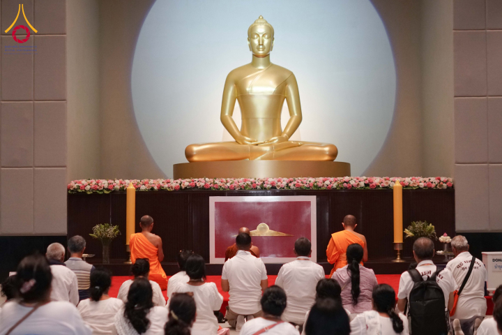 ชาวต่างชาติจากประเทศศรีลังกา อิตาลี และเนปาล เยี่ยมชมวัดพระธรรมกาย