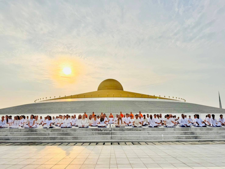 ชาวต่างชาติ จาก 38 ประเทศทั่วโลก ร่วมนั่งสมาธิและเดินเวียนประทักษิณ ณ พระมหาธรรมกายเจดีย์